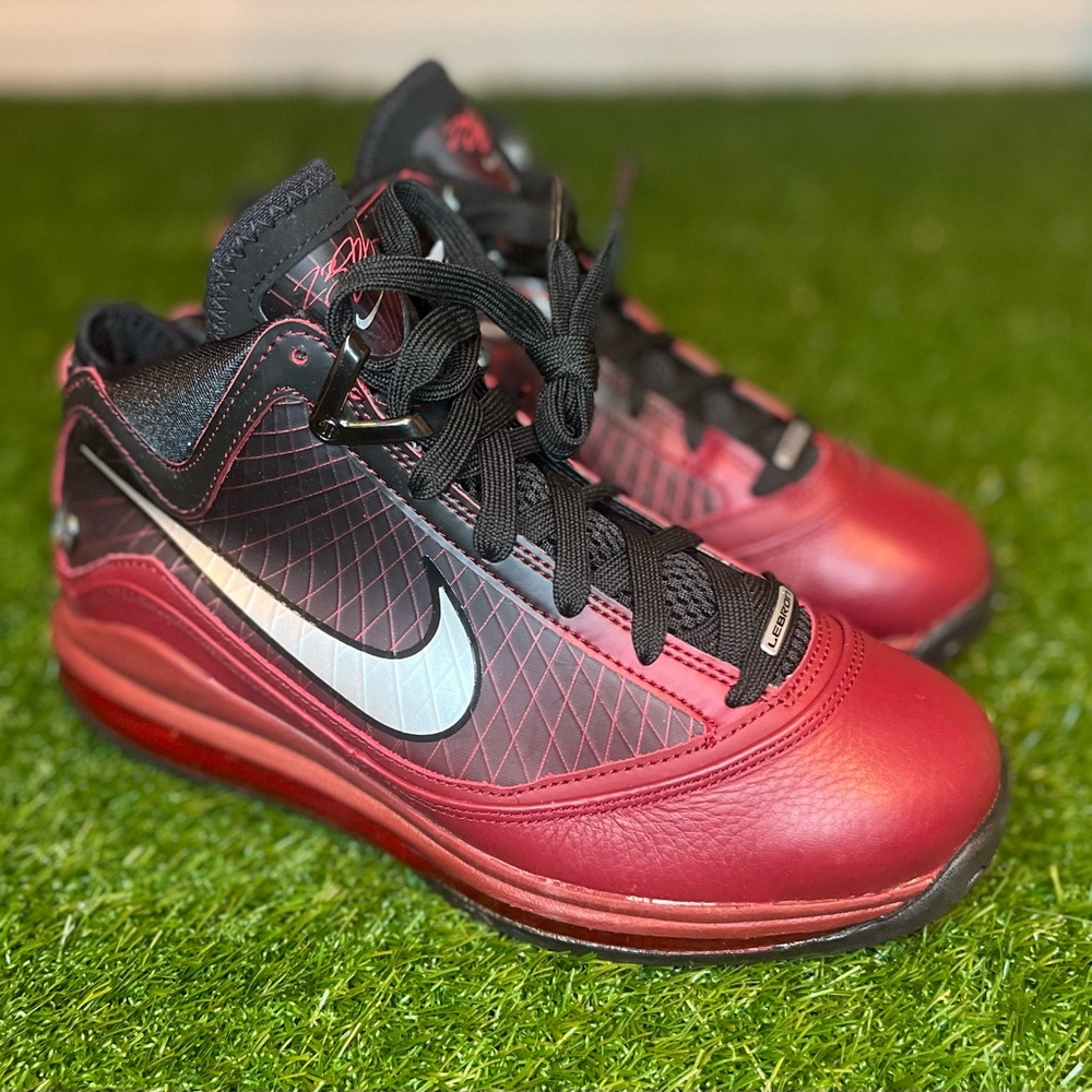 Nike Air Max Lebron 7 QS Sz 7 GS / 8.5 Women